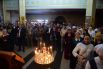 Верующие во время пасхальной службы в храме Михаила Архангела в Грозном.