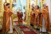 Священнослужители во время пасхальной литургии в кафедральном соборе Александра Невского в Петрозаводске.