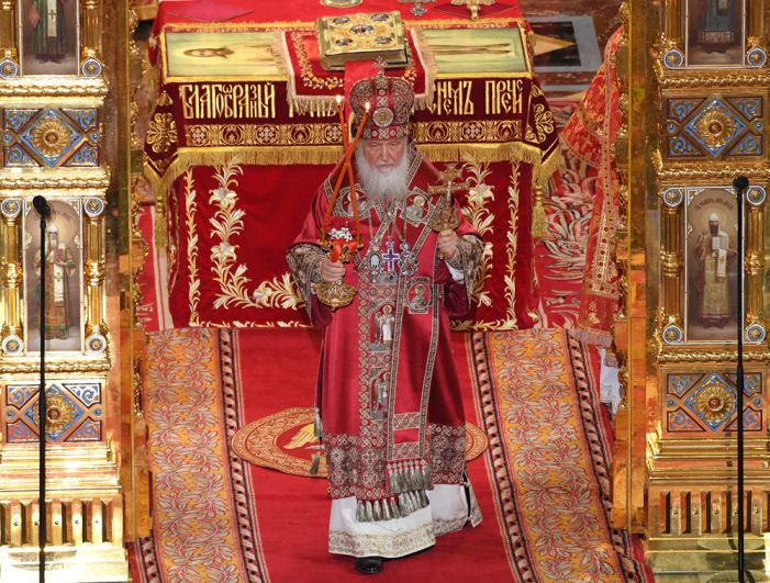 Патриарх Московский и всея Руси Кирилл на праздничном пасхальном богослужении в храме Христа Спасителя в Москве.