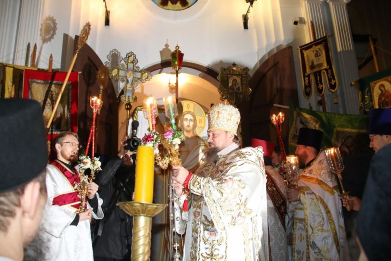 В этом году светлый праздник Пасхи православные начали отмечать в ночь с 27 на 28 апреля. 
