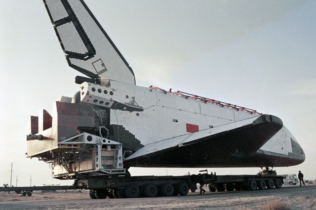 Орбитальный корабль многоразового использования «Буран» готовится к испытательному пуску.