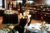 Роль Холли Голайтли, сыгранная Хепберн в фильме «Завтрак у Тиффани» 1961 года, превратилась в один из самых культовых образов американского кино XX века. 