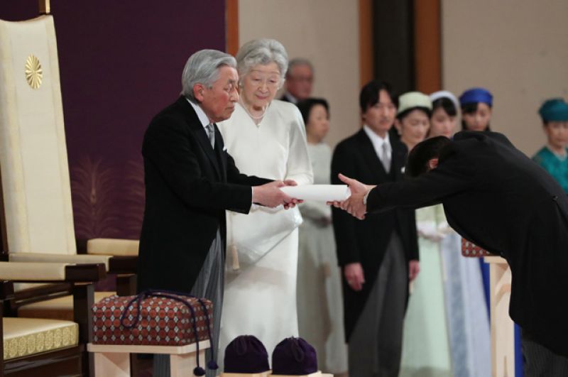Император Японии Акихито и императрица Мичико.