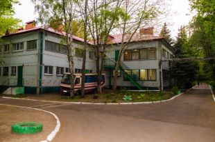 В интернате Днепра двухлетнюю девочку воспитатели привязали к стулу
