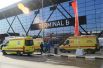 Автомобили скорой помощи у аэропорта Шереметьево. 