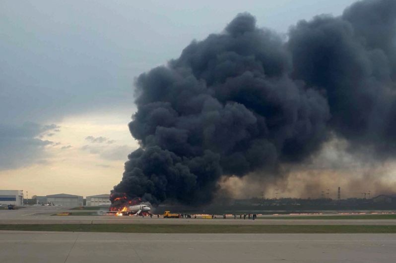 Тушение пожара в самолете Sukhoi Superjet 100 в Шереметьево.