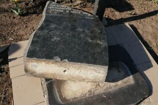 Харьковские вандалы разбили памятник в честь провозглашения независимости