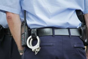 Череда незаконных поступков привела мужчину и женщину в отдел полиции.