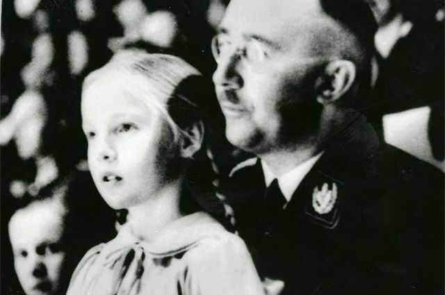 Генрих Гиммлер с дочерью Гудрун. 1938 г.