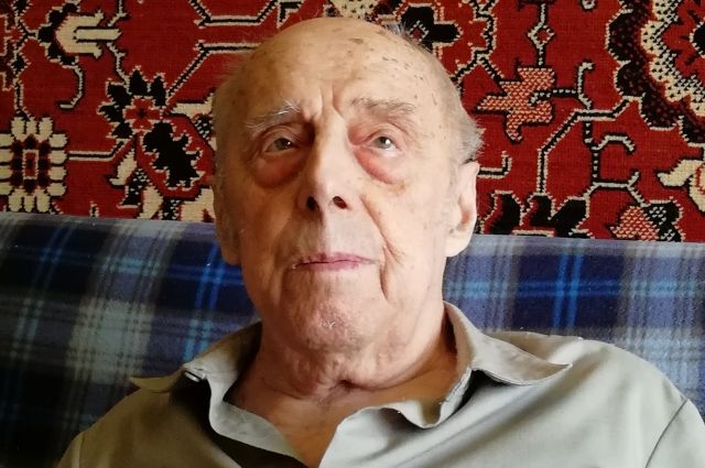 96-летний ветеран всегда встречает День Победы в строю воронежских фронтовиков.