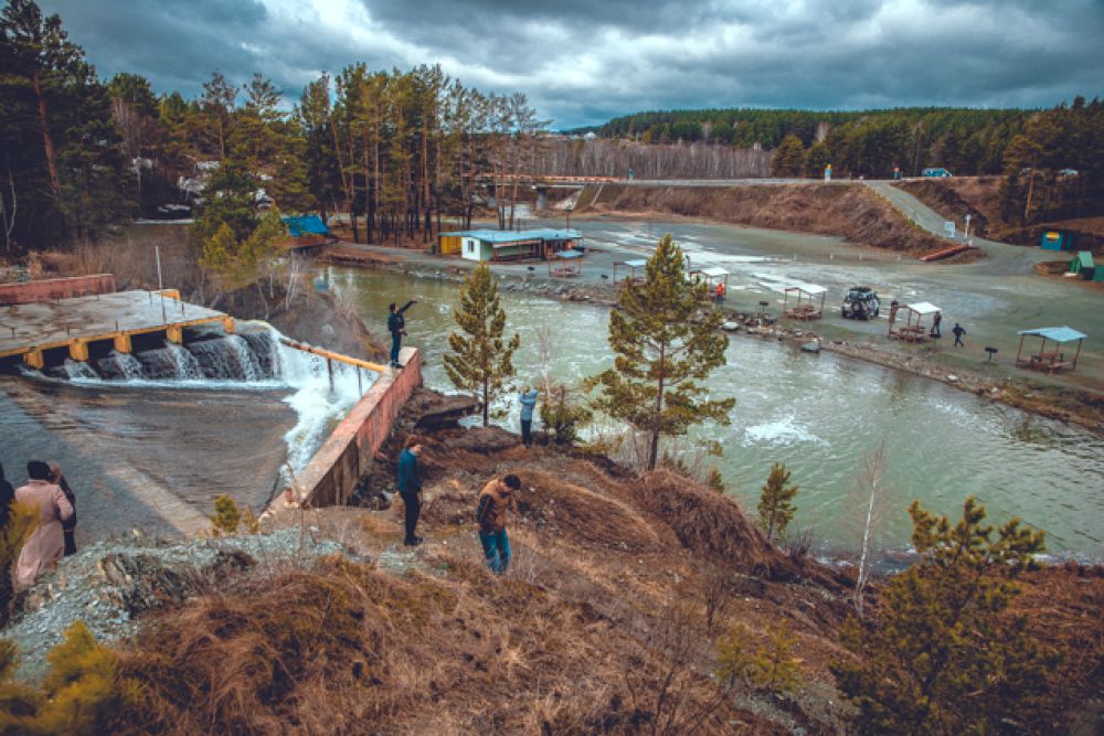 Водопад образовался в середине прошлого века, когда вода прорвала искусственную запруду, в которой местные жители разводили промысловую рыбу.