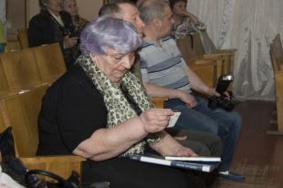 Племянница Василия Гринцова не смогла сдержать слёзы.