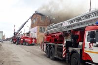 Жители Лысьвы говорят, что серьёзный пожар произошёл якобы на том самом металлургическом заводе, который, по слухам, изготовил крышу парижского Нотр-Дама.