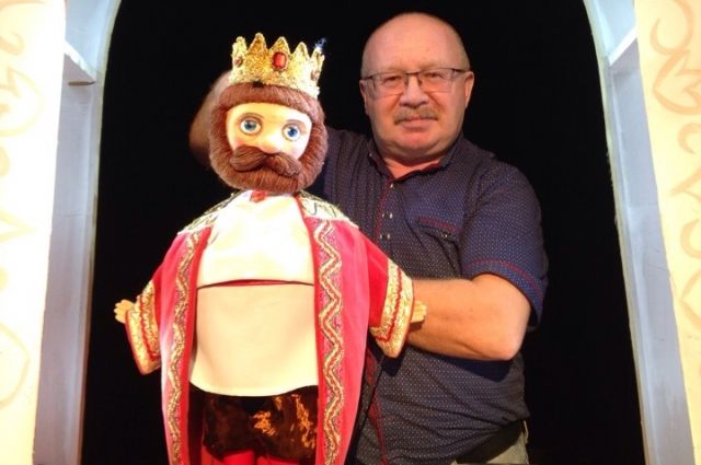 Азат Хусаинов написал музыку к нескольким спектаклям театра кукол "Экият".