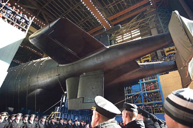 Торжественная церемония вывода из эллинга атомной подводной лодки «Белгород» прошла на заводе «Севмаш». 