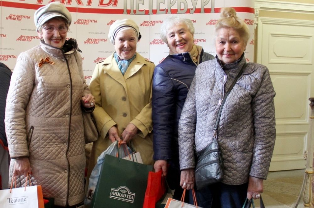 Все гости праздника получили подарки от "АиФ-Петербург" и партнеров мероприятия.