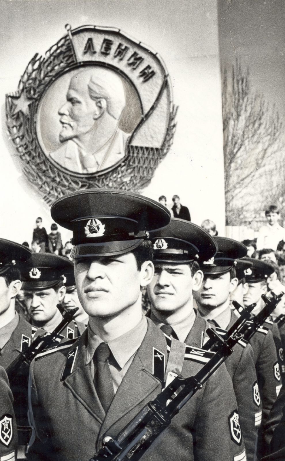Показательные выступления курсантов ПВВКИКУ в День Победы, 1984 г.