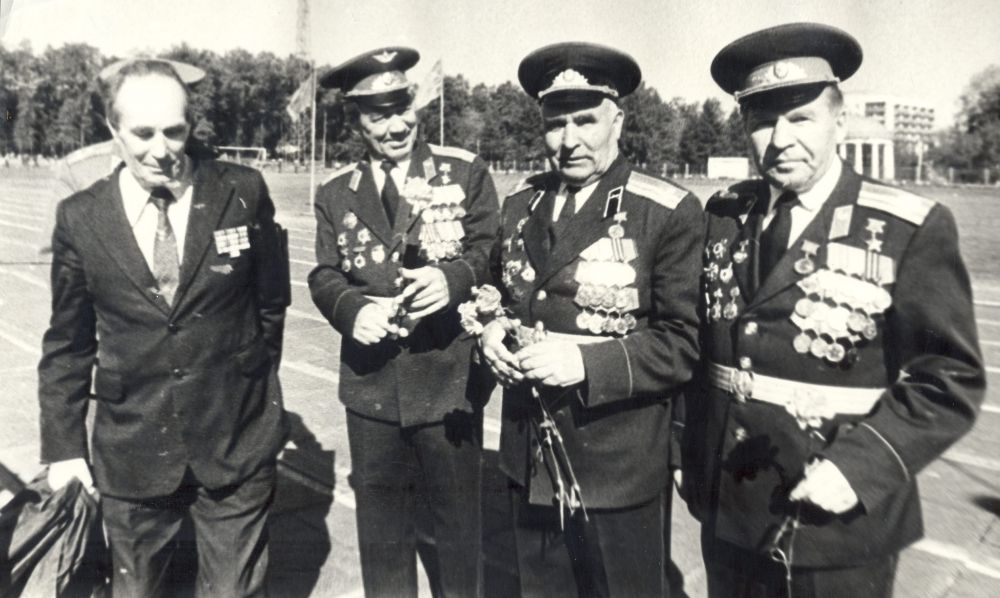 Встреча ветеранов в городском саду имени Горького в День Победы, 1986 г.