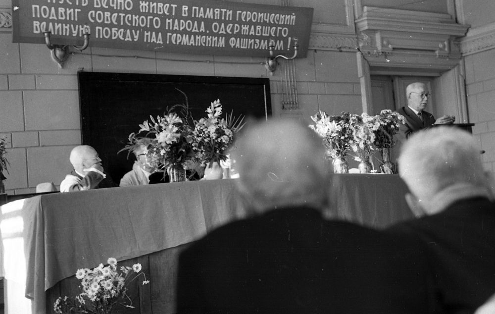 Торжественное заседание в мединституте, посвящённое 20-летию победы над фашистской Германией, 1965 г.