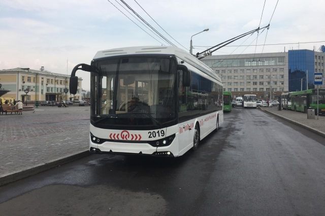 Новый троллейбус уже начал ходить по городу.