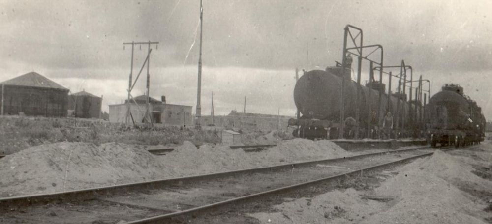 Подготовка к отправке добытой нефти, 1943 г.