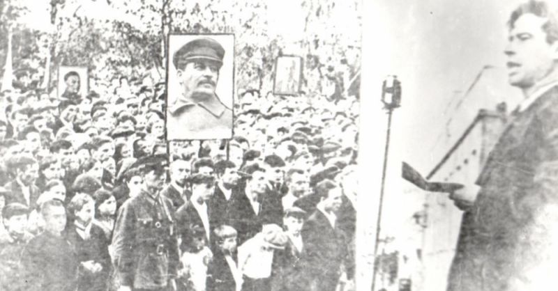 Участники митинга в Сыктывкаре в первый день войны 22 июня 1941 г.
