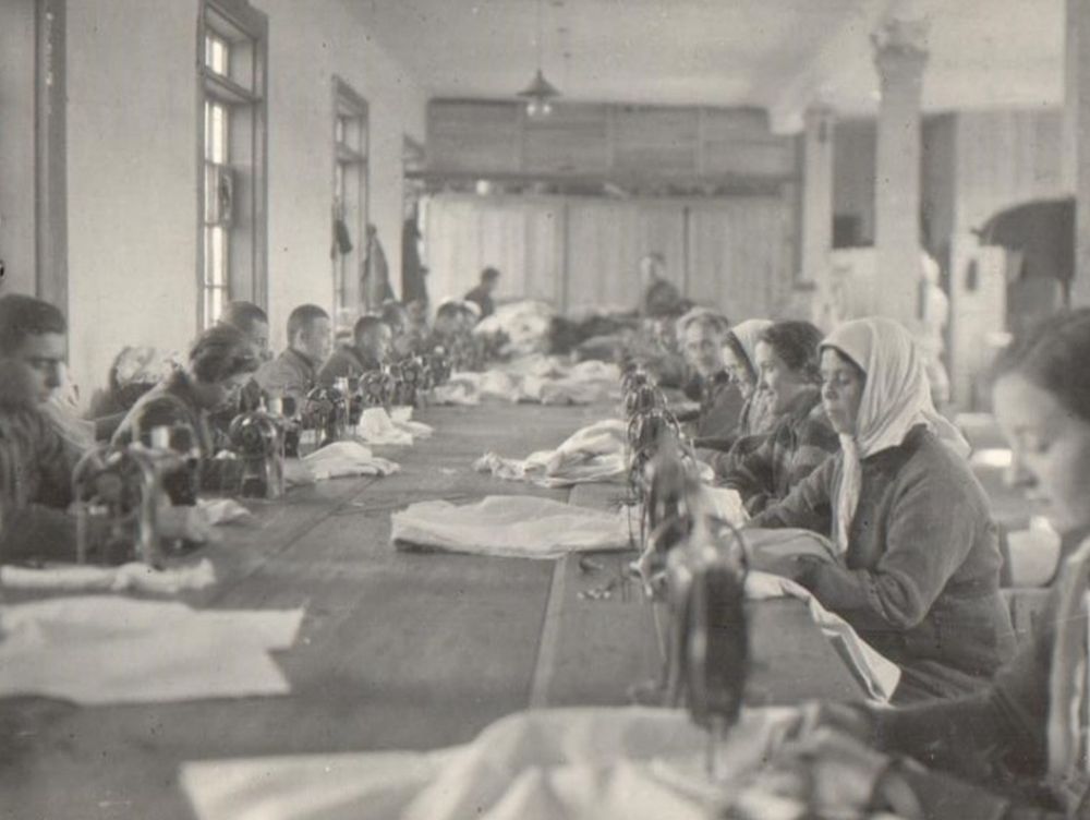 Швейный цех Ухтокомбината, 1944 г.
