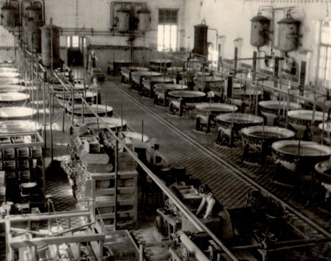 Женщины заменили мужчин на химическом заводе Ухтокомбината, 1944 г.