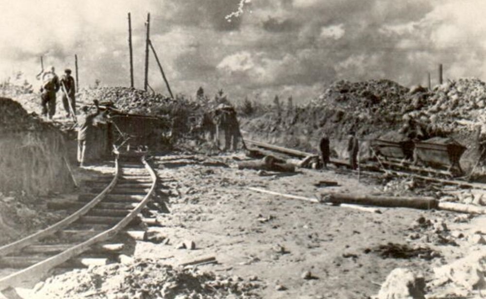 Добыча асфальтита в Ухтокомбинате, 1945 г.