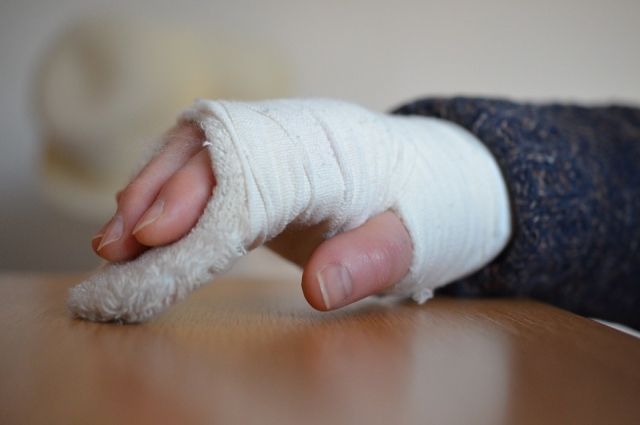 В Соль-Илецке в больницу доставлена 12-летняя девочка с переломом руки.