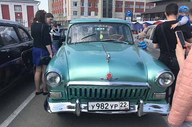 Выставка ретро-автомобилей в Барнауле
