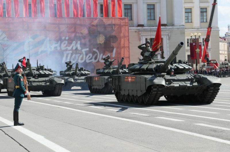 На Дворцовой площади состоялся военный парад в ознаменование 74-й годовщины Победы в Великой Отечественной войне