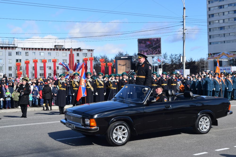 Принимал парад главнокомандующий ВМФ Николай Евменов. 