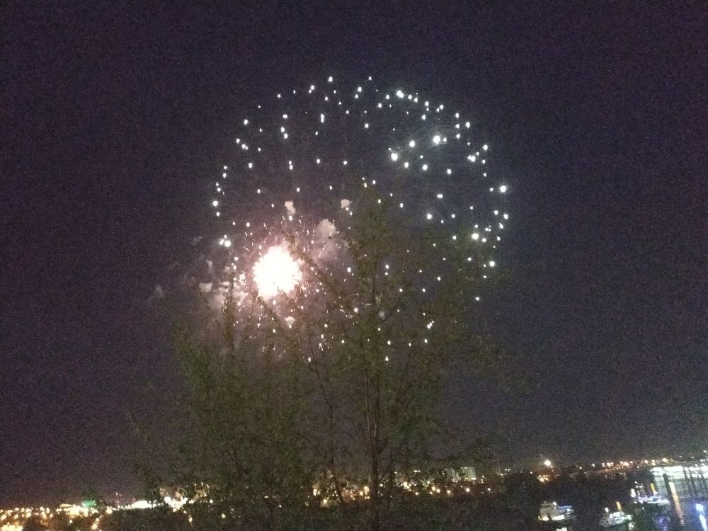 Салют в Тюмени, 9 мая 2019.