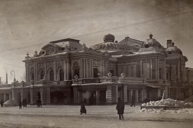 Драмтеатр Омска стал родным для театра Вахтангова в суровые годы войны. 