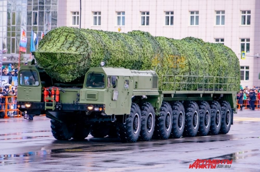 Среди неё был и настоящий ракетный комплекс «Тополь-М».