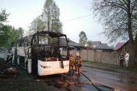 Столб дыма от сгоревшего автобуса был виден из разных районов города.