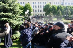 В Черновцах акция ЛГБТ завершилась массовыми столкновениями