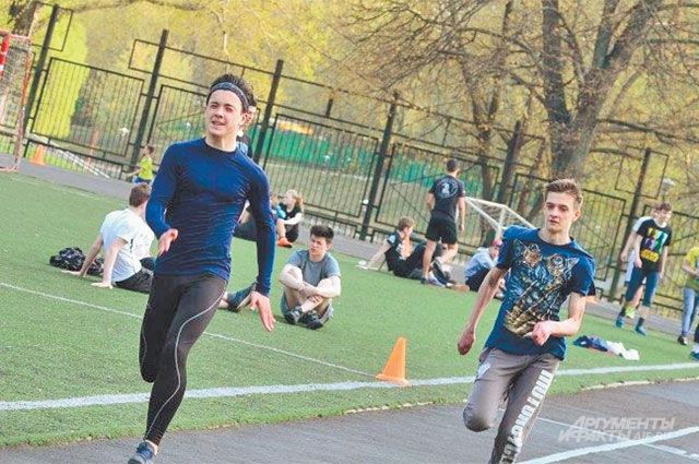 Межрайонные соревнования по лёгкой атлетике на территории школы № 384 им. Корнеева.