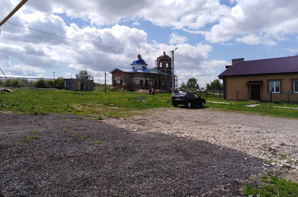 Возрождаемый храм дополняет композицию центральной площади села Клянчина.