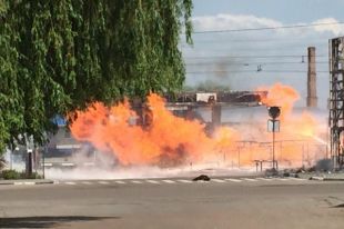 В Житомире от взрыва АЗС сгорело четыре автомобиля