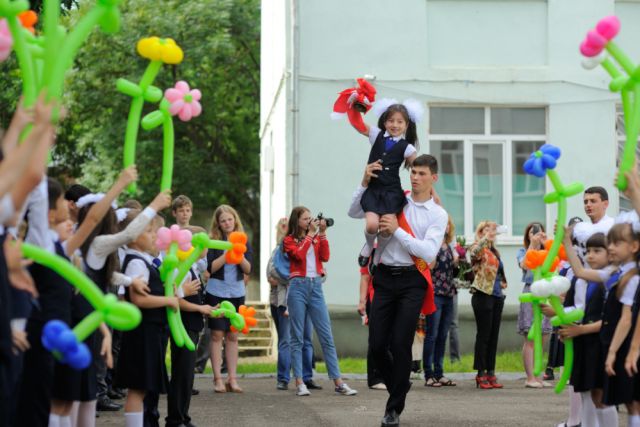 В этом году в общеобразовательных учреждениях Новосибирска обучались 176867 детей.