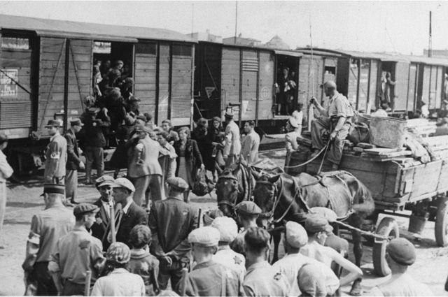 Депортация евреев из Лодзинского гетто.