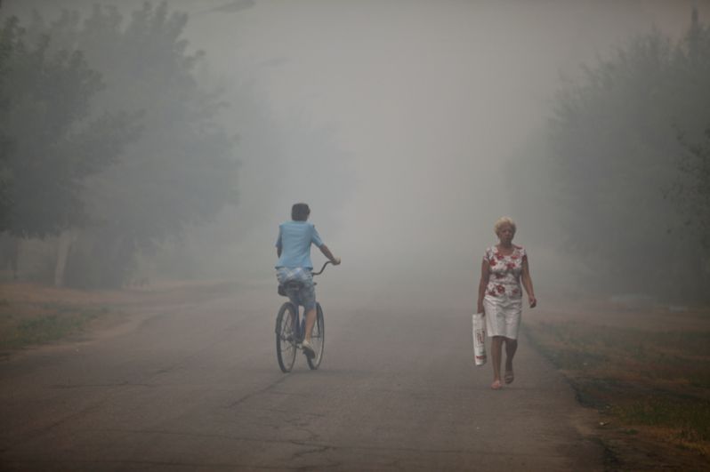 Смог от лесных пожаров в поселке Радовицкий Шатурского района.