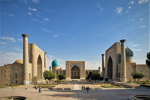 Площадь и ансамбль Регистан в Самарканде.