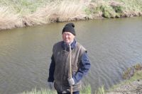 Когда пастух возвращался со стадом в деревню вдоль реки Чик, он заметил в реке ребенка.