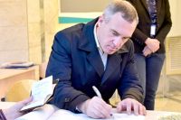 Руслан Кухарук проголосовал на счетном участке в Калининском АО