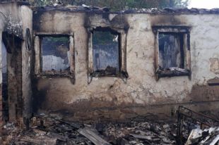 Огонь вели прямо по улицам: на Донбассе вновь обстреляли мирных жителей