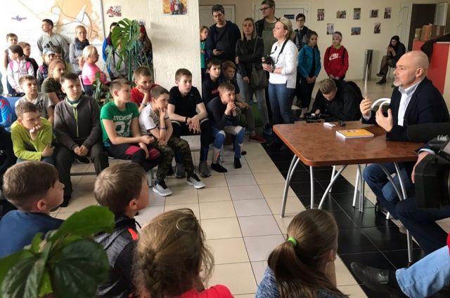 Юные биатлонисты из детско-юношеской спортивной школы города Бородино встретились с чемпионом.