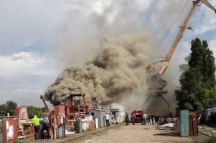 В Киеве на заводе «Кузница на Рыбацком» произошел пожар на корабле